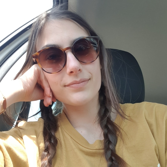 Meet your Posher, Bianca - Picture 1 of 1